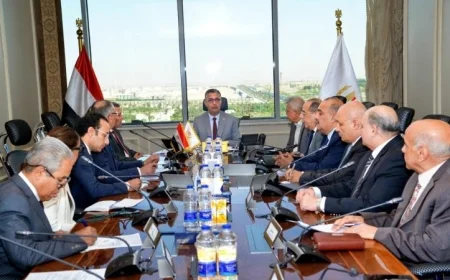 وزير التموين يعلن تعزيز ضخ السلع الغذائية يومياً في المجمعات لزيادة التوافر