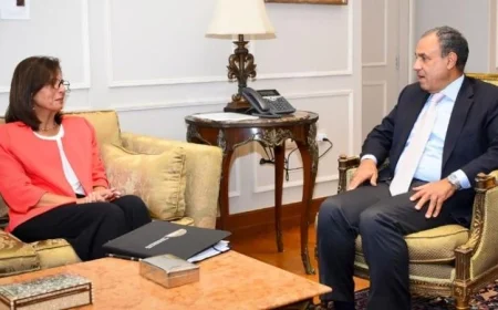 وزير الخارجية يعزز التعاون مع رئيسة الأكاديمية الوطنية للتدريب لفتح آفاق جديدة