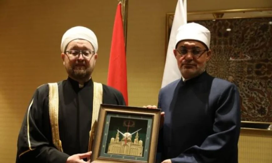 نظير عياد يشدد على أهمية تعزيز التعاون العلمي مع مفتي موسكو من خلال دار الإفتاء