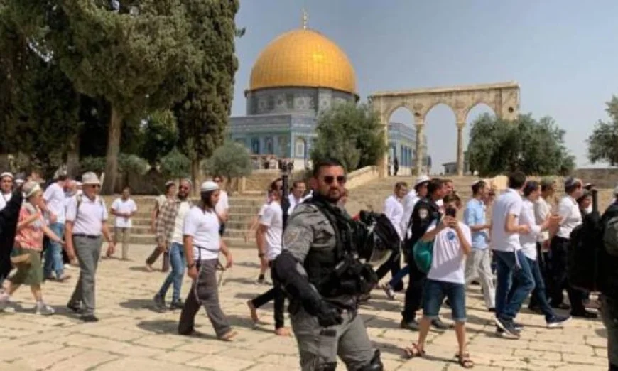 اقتحام مستوطنين للمسجد الأقصى المبارك تحت حماية الاحتلال الإسرائيلي