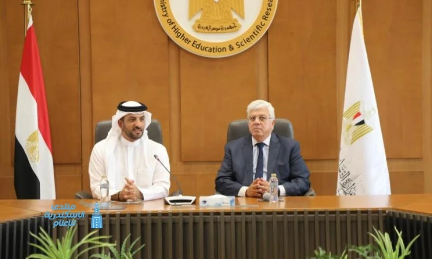 عاشوري يناقش تعزيز التعاون مع نائب حاكم الشارقة ورئيس جامعة الشارقة