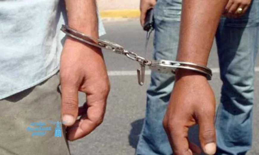 عاطلان في قبضة العدالة بتهمة سرقات منزلية متكررة في مدينة بدر