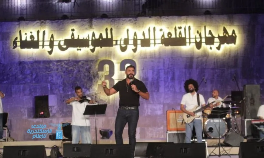 خالد سليم يشعل مشاعر الجمهور بأدائه الرائع على مسرح المحكي
