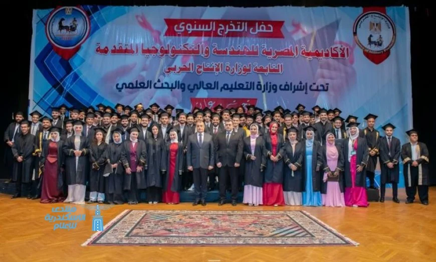 وزير الإنتاج الحربي يحتفل بتخرج دفعة جديدة في الأكاديمية المصرية للهندسة