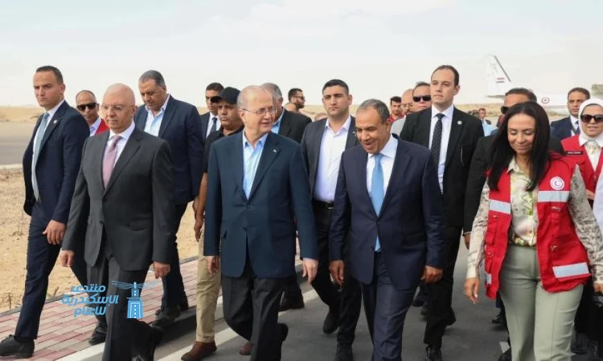 وزير الخارجية الفلسطيني ورئيس الوزراء يتفقدان ميناء رفح البري من الجانب المصري