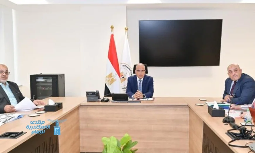 وزير الري يناقش تحسين الحوكمة وتطوير المؤسسات لحماية الشواطئ