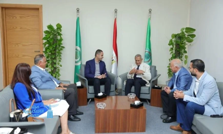 بحث سبل التعاون في التدريب بين نائب وزير الصحة ورئيس الأكاديمية العربية