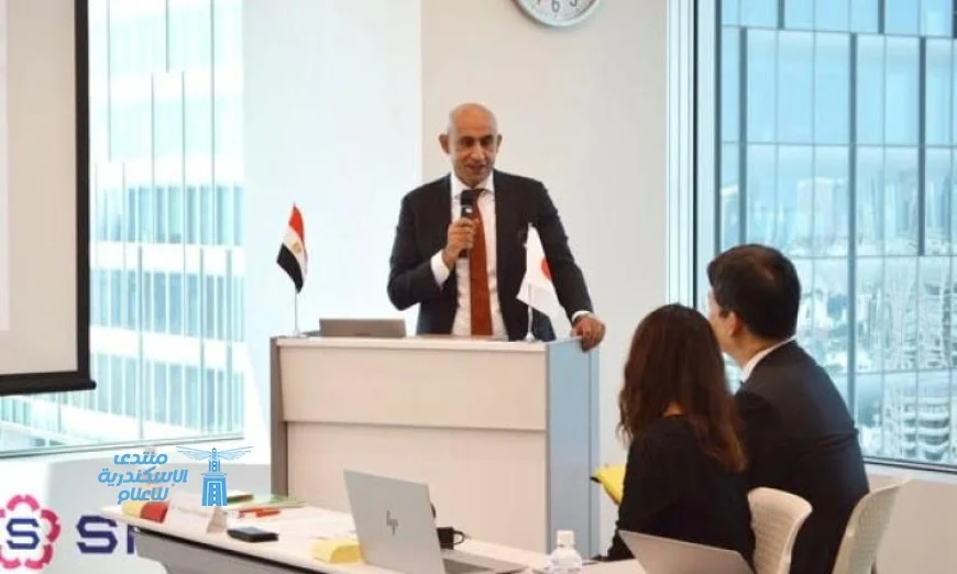 وزير التعليم يتلقى النسخة الأولى من كتاب الرياضيات المطور للصف الأول الابتدائي
