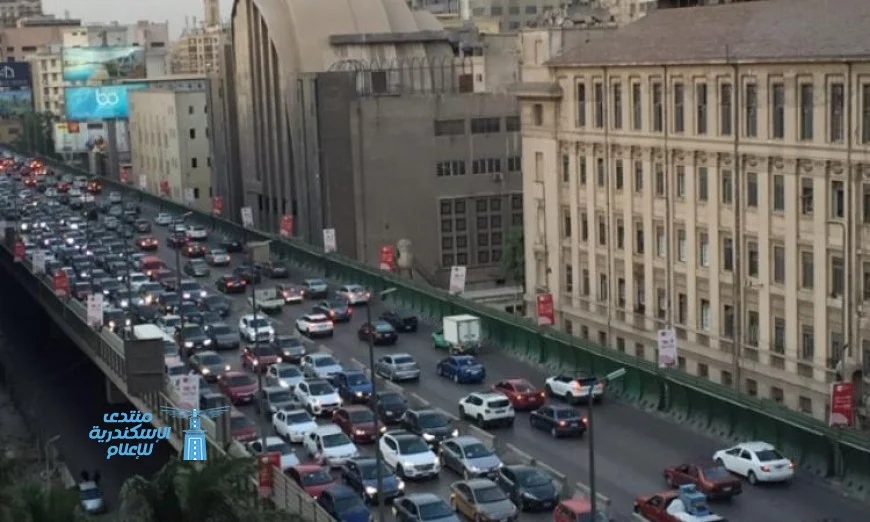 تحسن ملحوظ في حركة المرور بمعظم محاور القاهرة وزحام في القصر العيني بسبب عطل أتوبيس