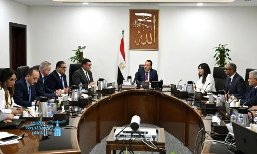 رئيس الوزراء يراقب تطورات وتنفيذ مشروعات تحلية مياه البحر بشكل مباشر
