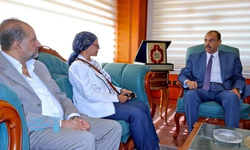 محافظ سوهاج يلتقي مساعد وزير الاتصالات لتعزيز التعاون المشترك وتطوير القطاع الرقمي