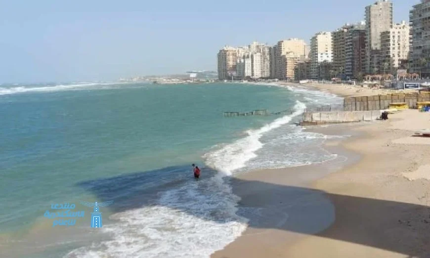 إعادة فتح شواطئ الإسكندرية الأربعاء مع استمرار منع نزول المياه