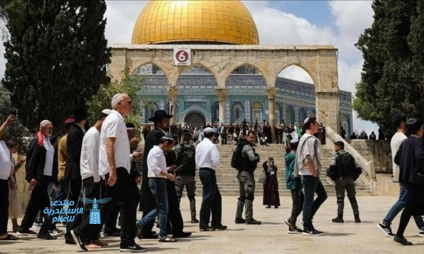 عشرات المستوطنين الإسرائيليين يقتحمون المسجد الأقصى في قلب القدس الشرقية المحتلة