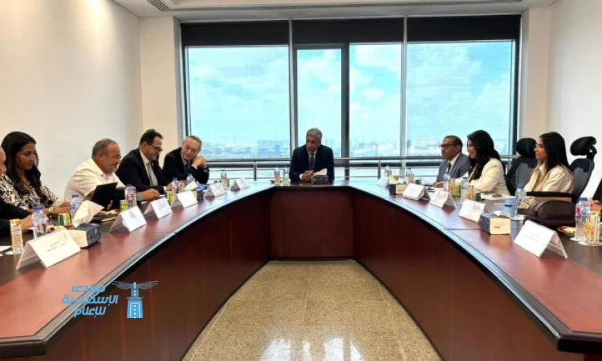 وزير السياحة ورئيس جمعية رجال أعمال الإسكندرية يناقشان تعزيز التعاون السياحي