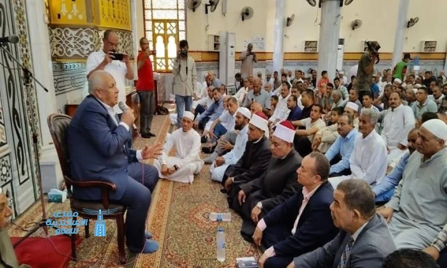 محافظ الوادي الجديد يلتقي جماهيريًا مع أهالي مركز الداخلة للتفاعل والحوار البناء