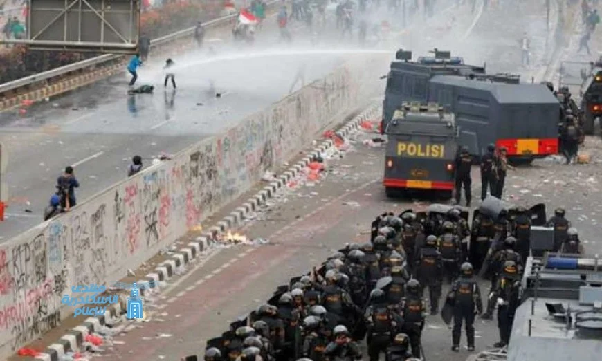 مصرع 3 أشخاص في حريق أثناء الاحتجاجات بإندونيسيا