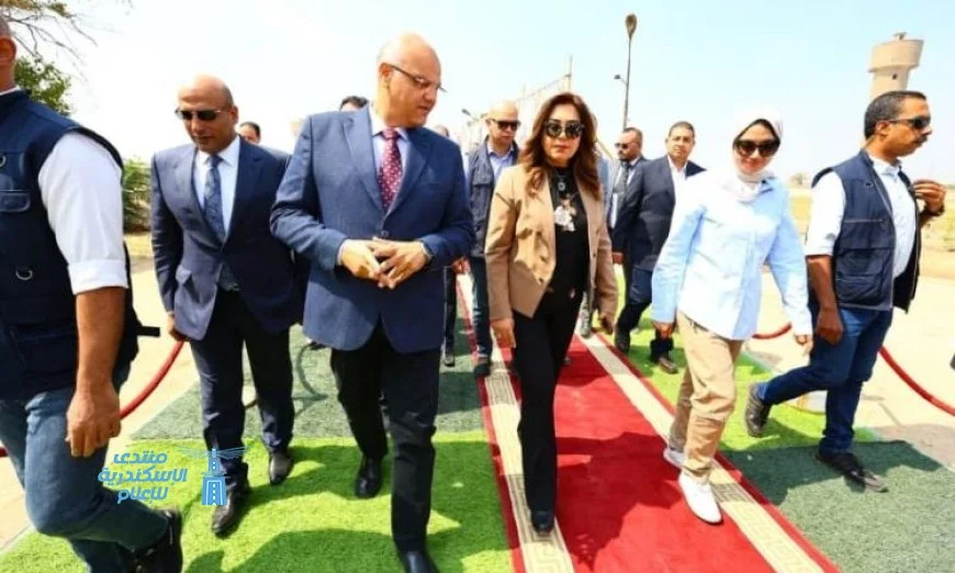 محافظ القليوبية ووزيرة التنمية المحلية يتفقدان مشروع انتاج 30 مليون بيضة