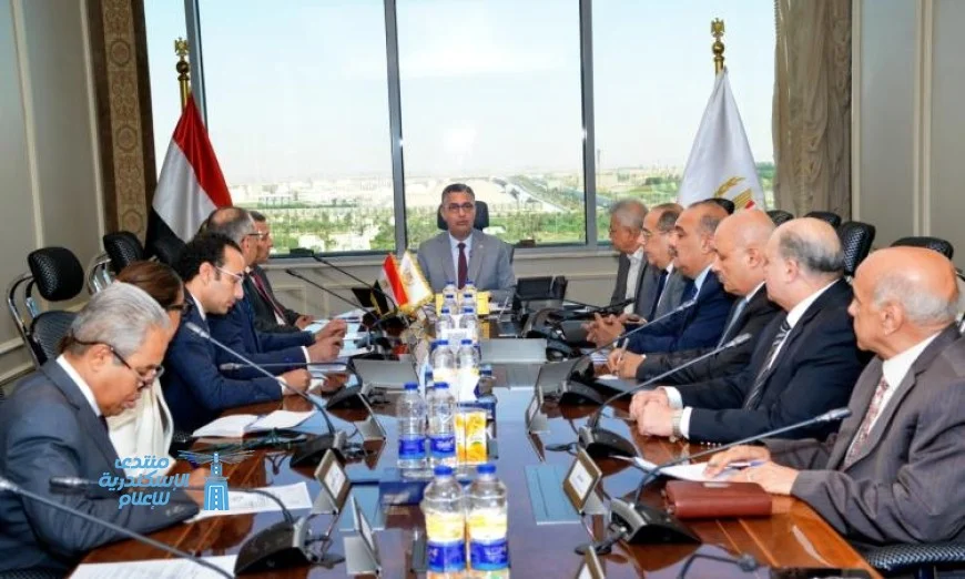 وزير التموين يعلن تعزيز ضخ السلع الغذائية يومياً في المجمعات لزيادة التوافر