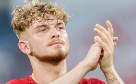 أستون فيلا على وشك ضم هارفي إليوت من ليفربول وفقًا لتقارير