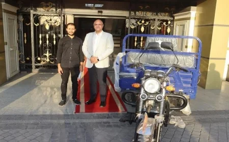 محافظ القليوبية يقدم تروسيكل ومساعدة مالية لدعم ابن ضحية حريق القناطر ممدوح عزوزي