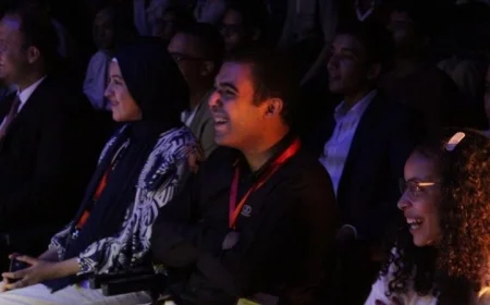 المشاركون في البرنامج الرئاسي لتأهيل النشء للقيادة يستمتعون بعرض حواديت مؤثر