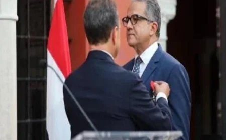 فرنسا تكرم الدكتور خالد العناني بوسام جوقة الشرف وترشحه لقيادة اليونسكو