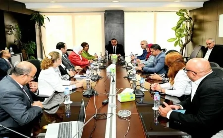 وزير الإسكان يطلع على أحدث التطورات في مشاريع وحدة الإيجار والسكن البديل