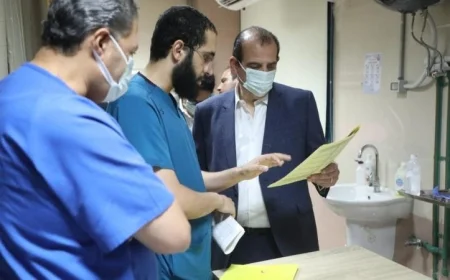 نائب وزير الصحة يقوم بجولة مفاجئة ويوجه باتخاذ خطوات عاجلة لتحسين خدمات الرعاية الطبية