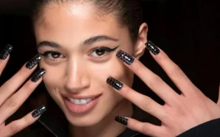 اكتشفي كيفية إدخال نقاط البولكا في تصميم الأظافر مع نصائح مفيدة لتثبيتها بسهولة