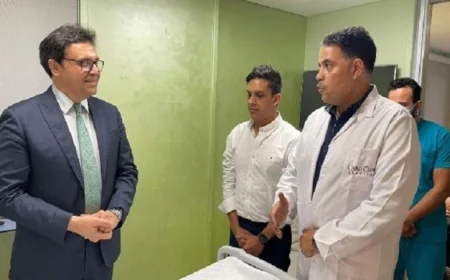 وزير الثقافة يطمئن على صحة المايسترو سليم سحاب خلال زيارة خاصة