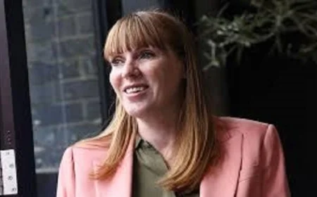 استقالة مفاجئة لنائبة رئيس الوزراء البريطاني بعد اعترافها بفضيحة ضريبية عقارية