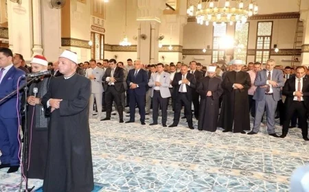 وزير الأوقاف يؤدي صلاة الجمعة بمسجد الفتح بالزقازيق بمشاركة محافظ الشرقية
