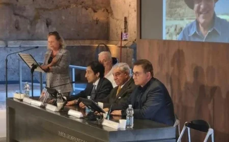 زاهي حواس يبدأ جولته الإيطالية بمحاضرة مثيرة في الكولوسيوم بروما