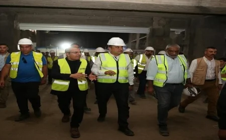 وزير قطاع الأعمال العام يتفقد تطورات تجديد فندق شبرد التاريخي