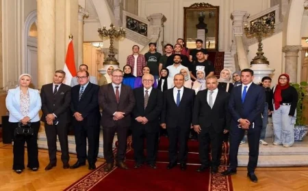 لقاء وزير الخارجية مع أوائل الثانوية العامة يشعل الأضواء