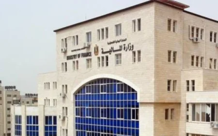 وزارة المالية الفلسطينية تعلن صرف رواتب يونيو بنسبة لا تقل عن 50% للموظفين