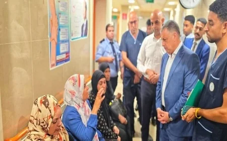 محافظ الإسماعيلية يقوم بجولة تفقدية في المجمع الطبي ويلتقي بالزوار للاستماع إلى آرائهم وتجاربهم