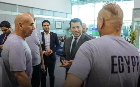 وداع وزير الرياضة للمنتخب الوطني في مطار القاهرة قبل مباراته المرتقبة مع بوركينا فاسو