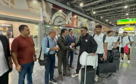 وزير الرياضة يلتقي بالمنتخب الوطني قبل المواجهة الحاسمة ضد بوركينا فاسو