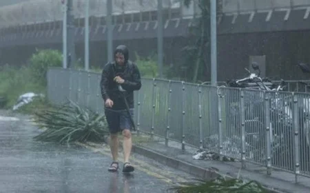 الصين تغلق المدارس وتوقف القطارات استعدادًا لإعصار تاباه القادم