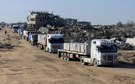 دخول قافلة المساعدات الإنسانية الـ 32 إلى غزة عبر معبر رفح لدعم الفلسطينيين