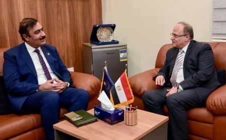 الغمراوي ونظيره الباكستاني يستكشفان فرص التعاون لتعزيز الشراكة في مجال صناعة الأدوية