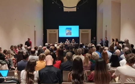 الأكاديمية الأثرية بروما تحتفي بزاهي حواس وتمنحه دبلومة شرفية تقديراً لإنجازاته