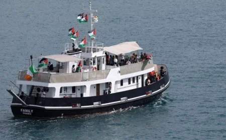 استهداف قارب ثانٍ في أسطول محاصر لغزة بواسطة طائرة مسيرة