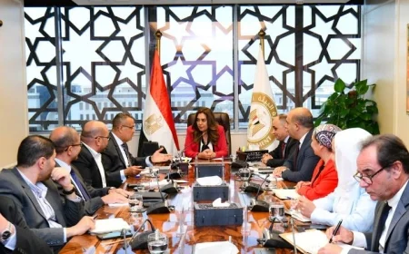 منال عوض تعقد لقاءً مع محافظ جنوب سيناء لمتابعة مشروعات تطوير البيئة