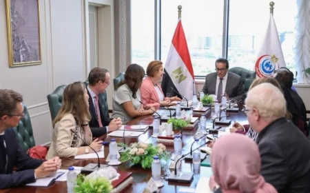 وزير الصحة يناقش تعزيز التعاون مع وفد الوكالة الفرنسية للتنمية