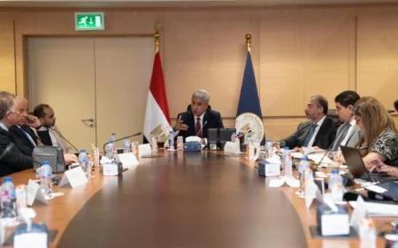 وزير السياحة والآثار يناقش تعزيز استثمارات الفنادق في مصر مع وفد تركي