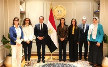 لقاء وزيرة التضامن الاجتماعي مع السفير الفرنسي في القاهرة يعزز التعاون المشترك