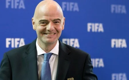 إنفانتينو يحظى بوسام شرف مميز في أوزبكستان