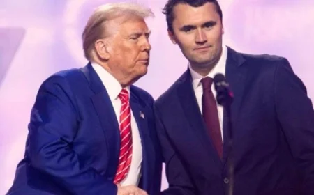 وفاة المؤثر المحافظ تشارلي كيرك بطلق ناري في إعلان من ترامب